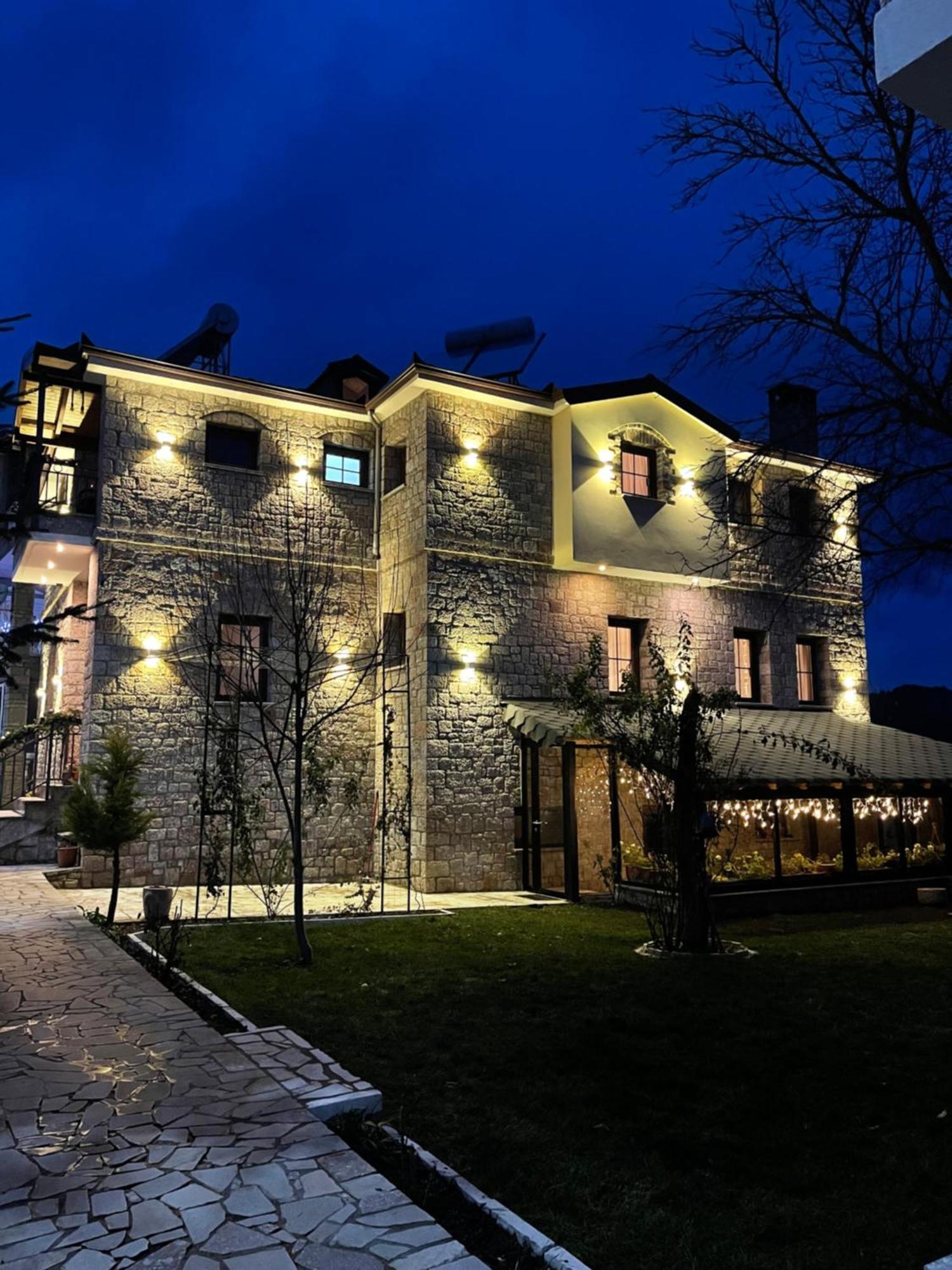 Bujtina Liana Voskopoje Hotell Exteriör bild